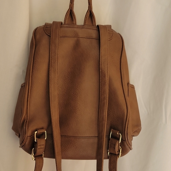 Backpack - Picture 2 of 7